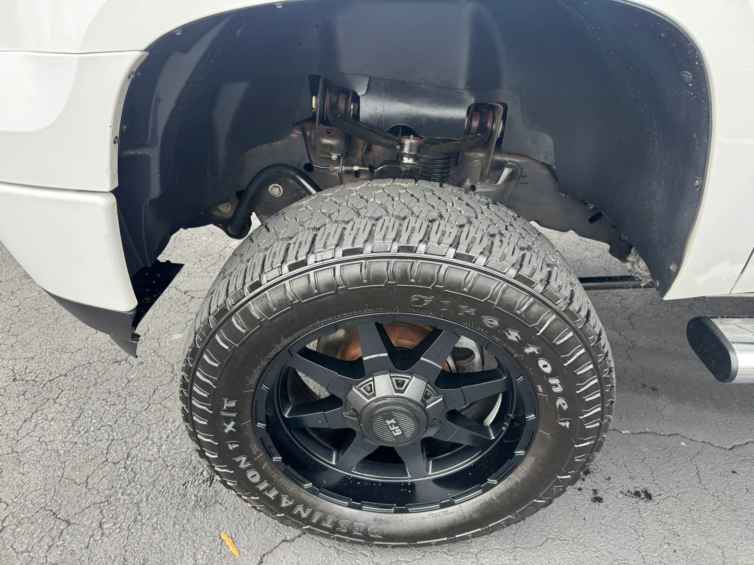 Used 2014 GMC Sierra 2500 Denali w/ Suspension Package, Off-Road image 11