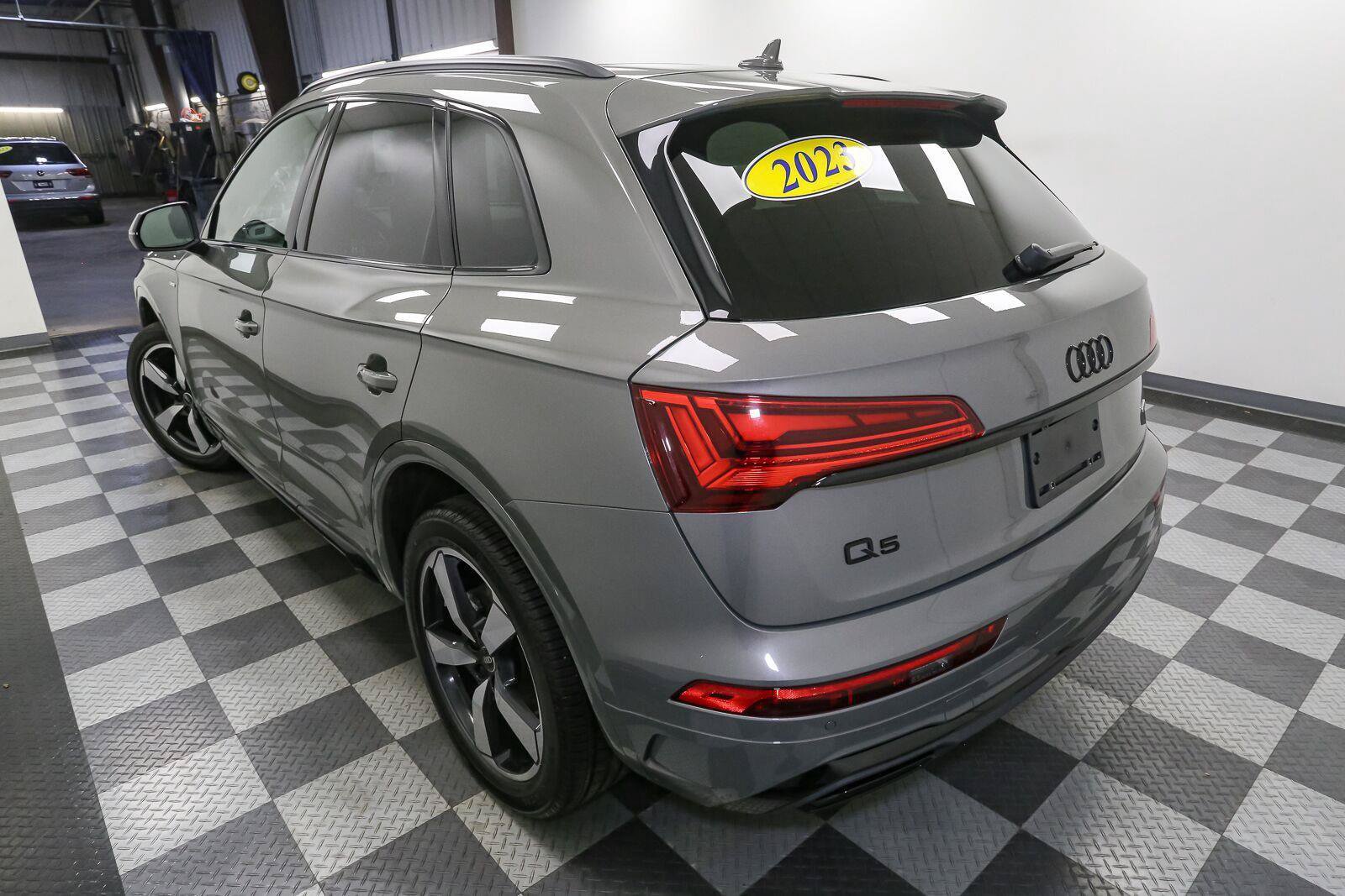 Used 2023 Audi Q5 2.0T Premium Plus w/ Premium Plus Package AWD/4WD image 11