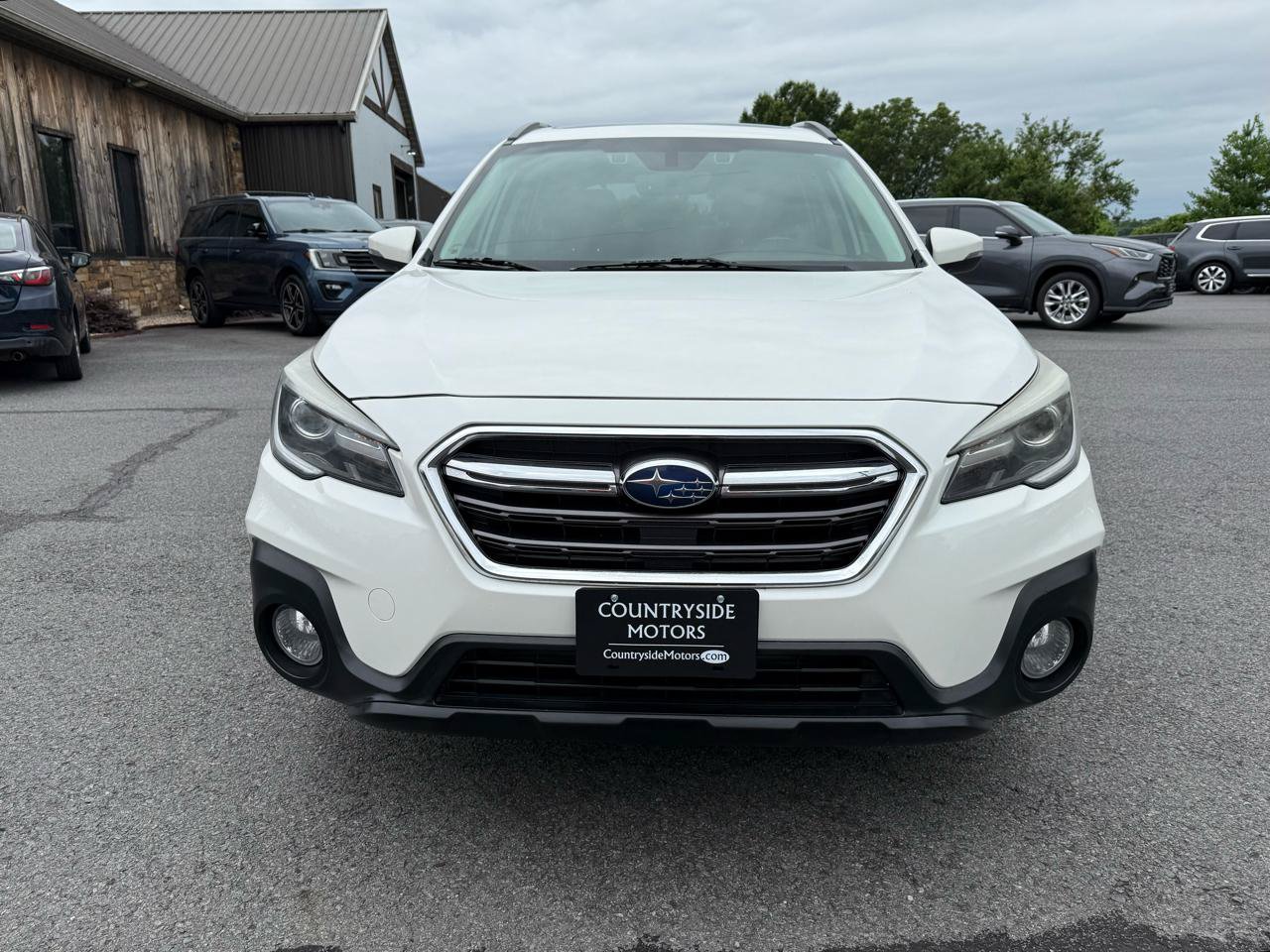 Used 2019 Subaru Outback 3.6R Touring AWD/4WD image 9