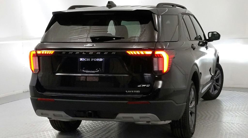 New 2025 Ford Explorer Active w/ Active Comfort Package image 4