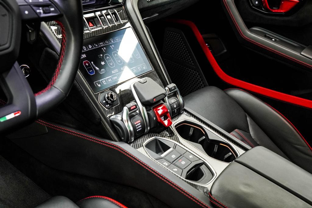 Used 2024 Lamborghini Urus Performante AWD/4WD image 22