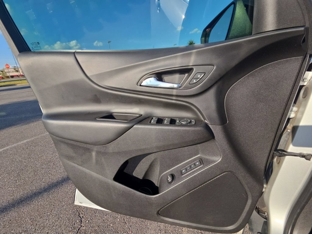 Used 2020 Chevrolet Equinox LT w/ Sport Edition FWD image 29