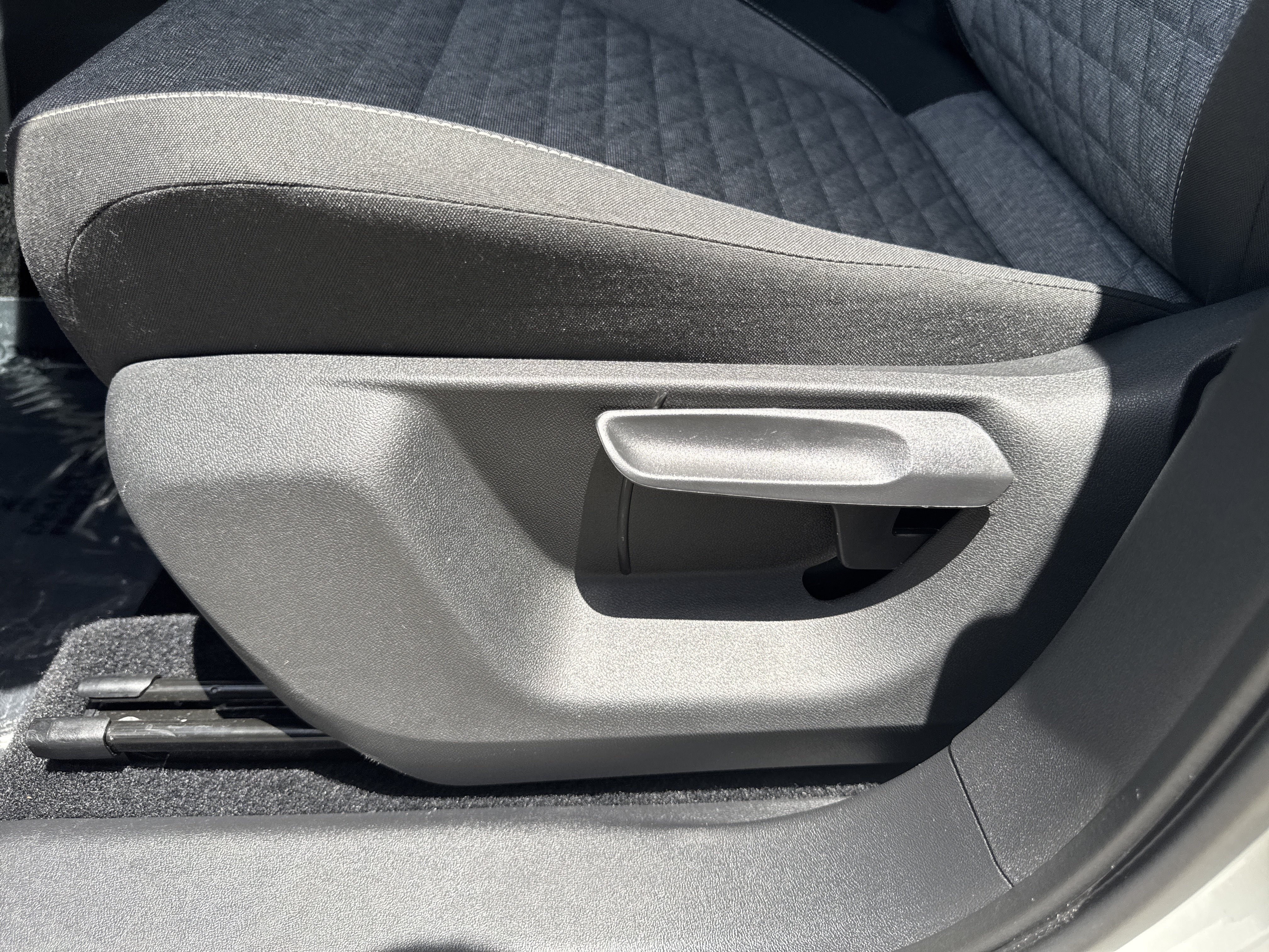 Certified 2025 Volkswagen Tiguan S FWD image 20