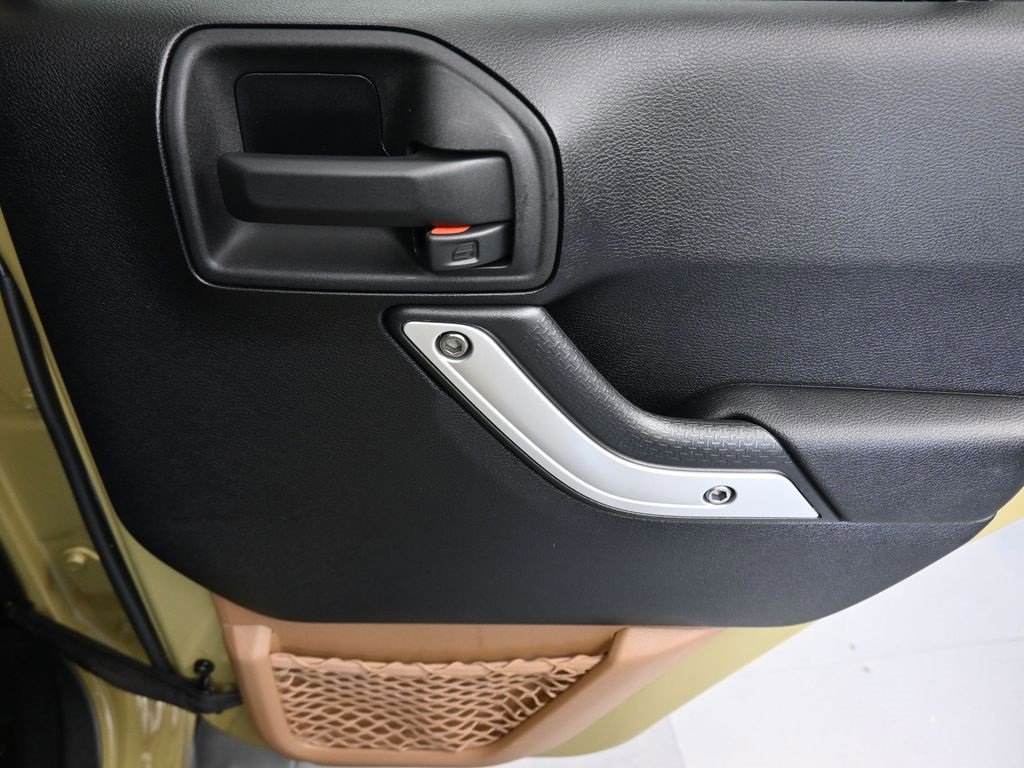 Used 2013 Jeep Wrangler Unlimited Sahara w/ Connectivity Group image 29