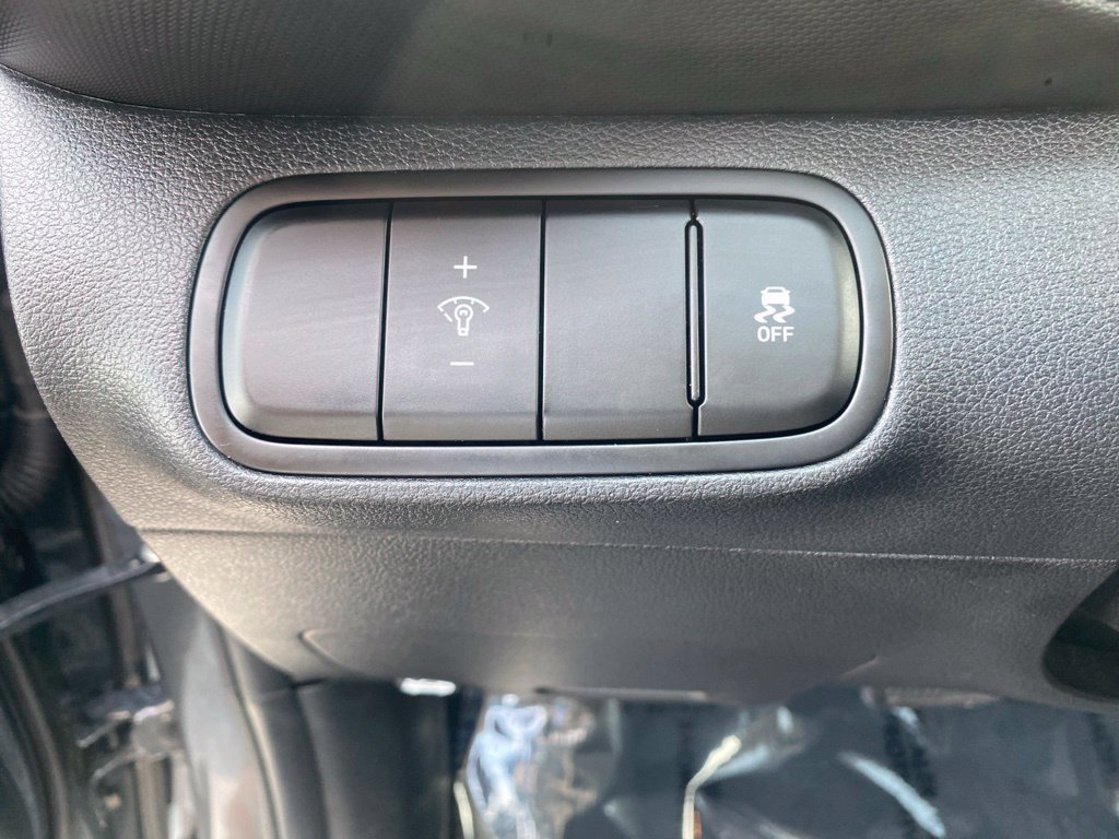 Used 2025 Hyundai Venue SEL FWD image 23