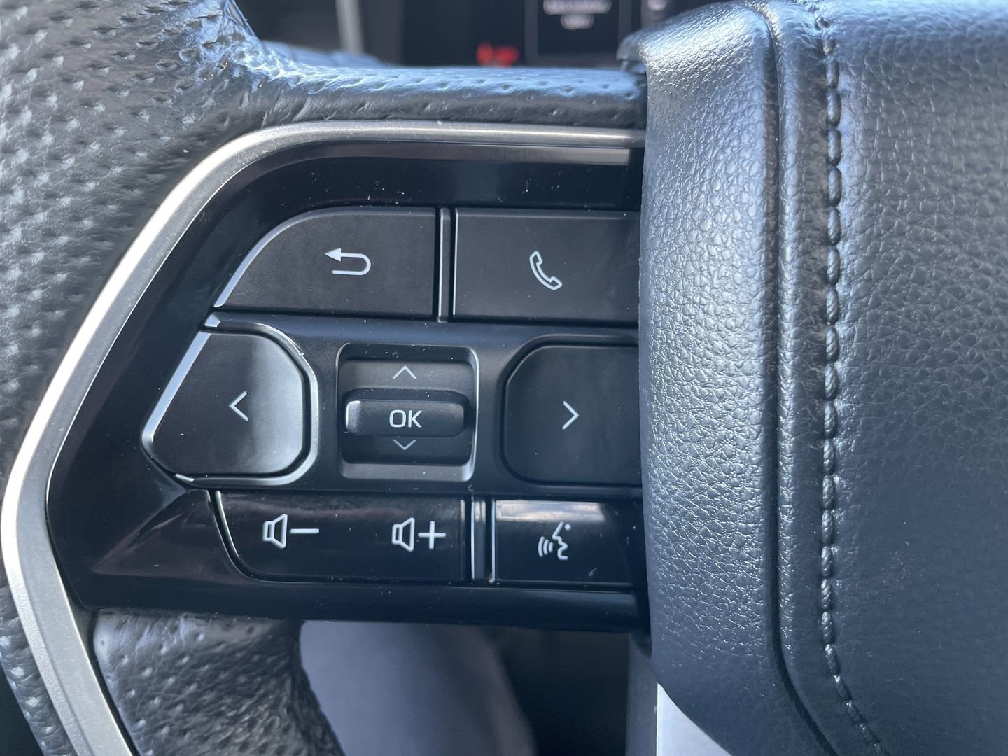 Certified 2025 Toyota Sequoia Platinum image 28