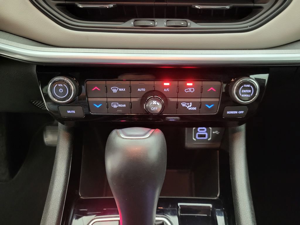 Used 2025 Jeep Compass Limited image 36
