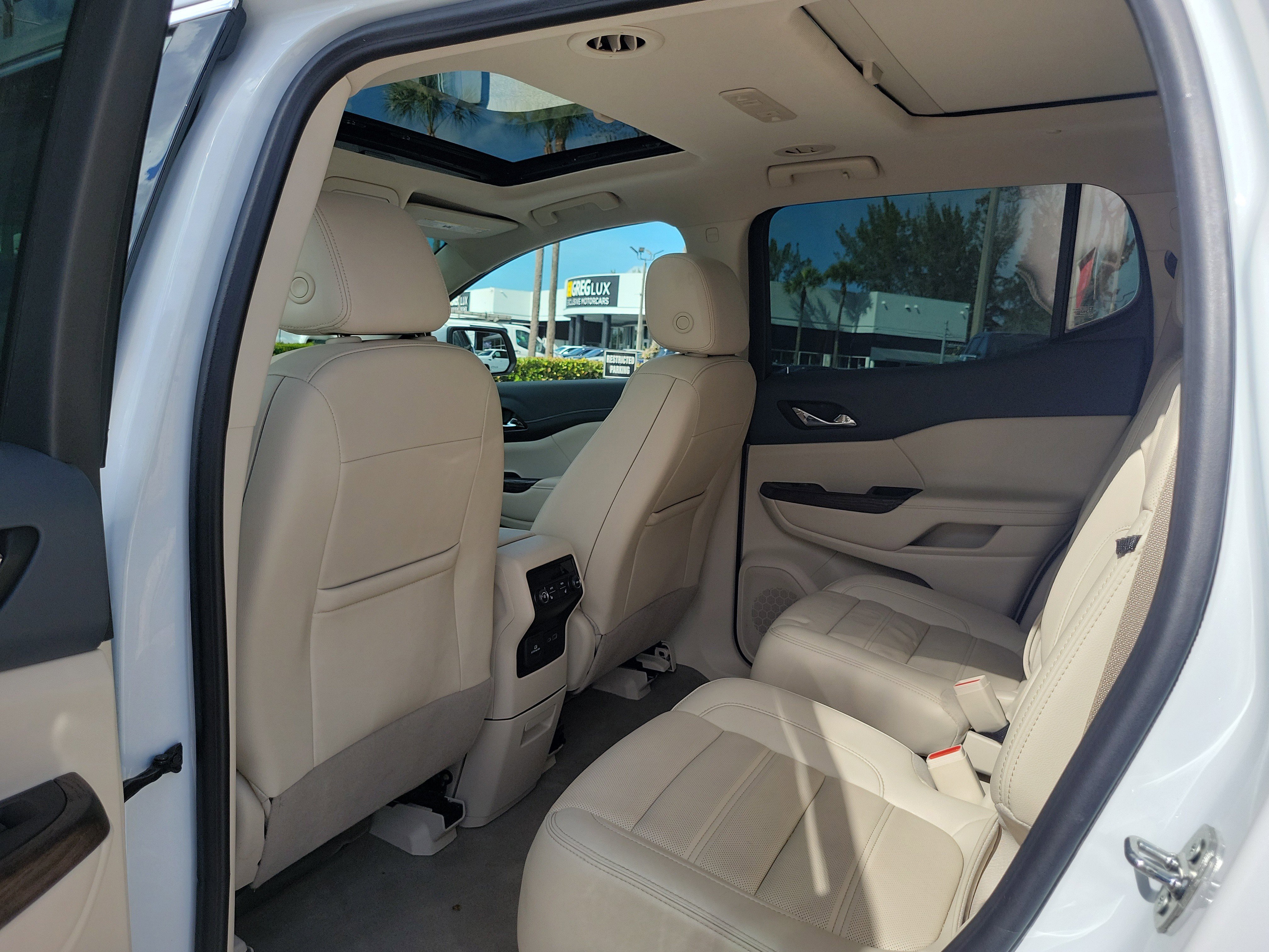 Used 2023 GMC Acadia Denali w/ Denali Ultimate Package image 15