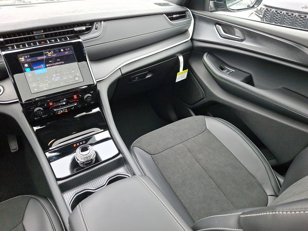 New 2025 Jeep Grand Cherokee L Altitude image 11