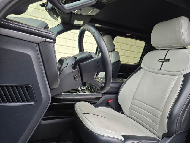 Used 2023 Ford F150 Lightning Platinum image 26