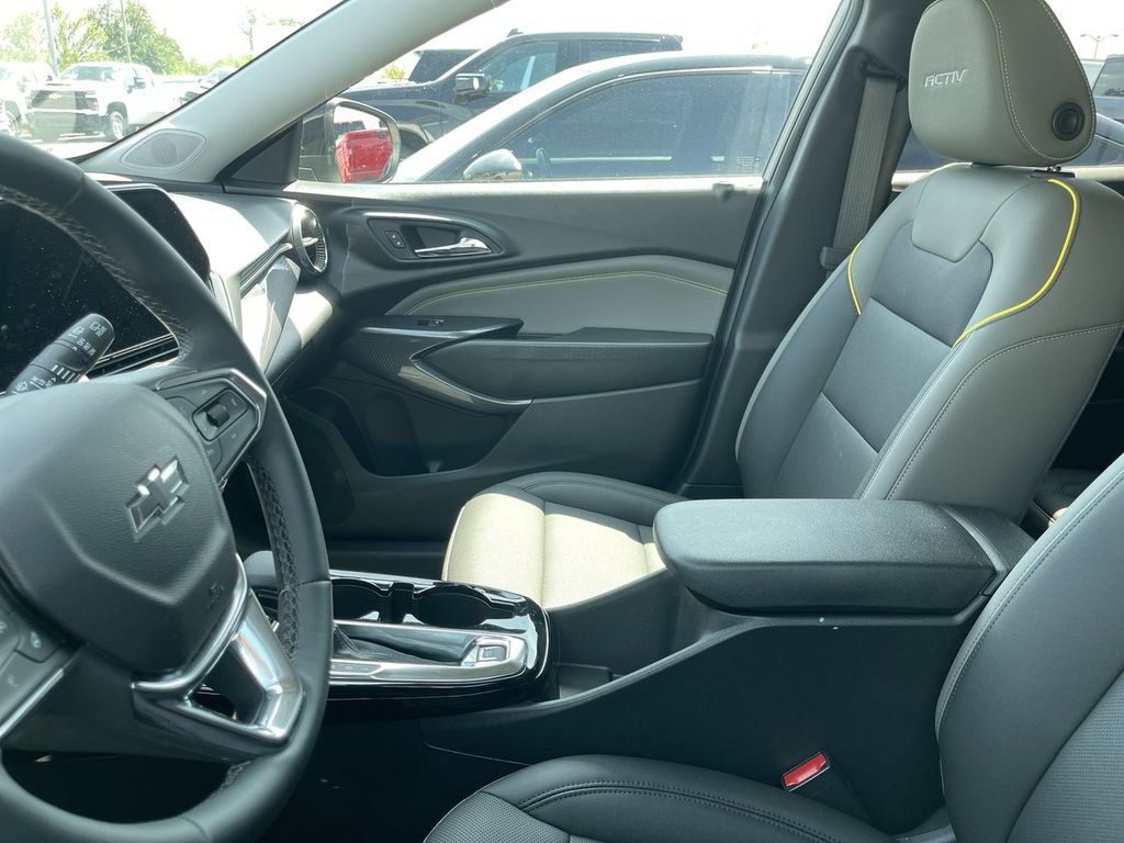 Used 2026 Chevrolet Trax ACTIV w/ Sunroof Package FWD image 4