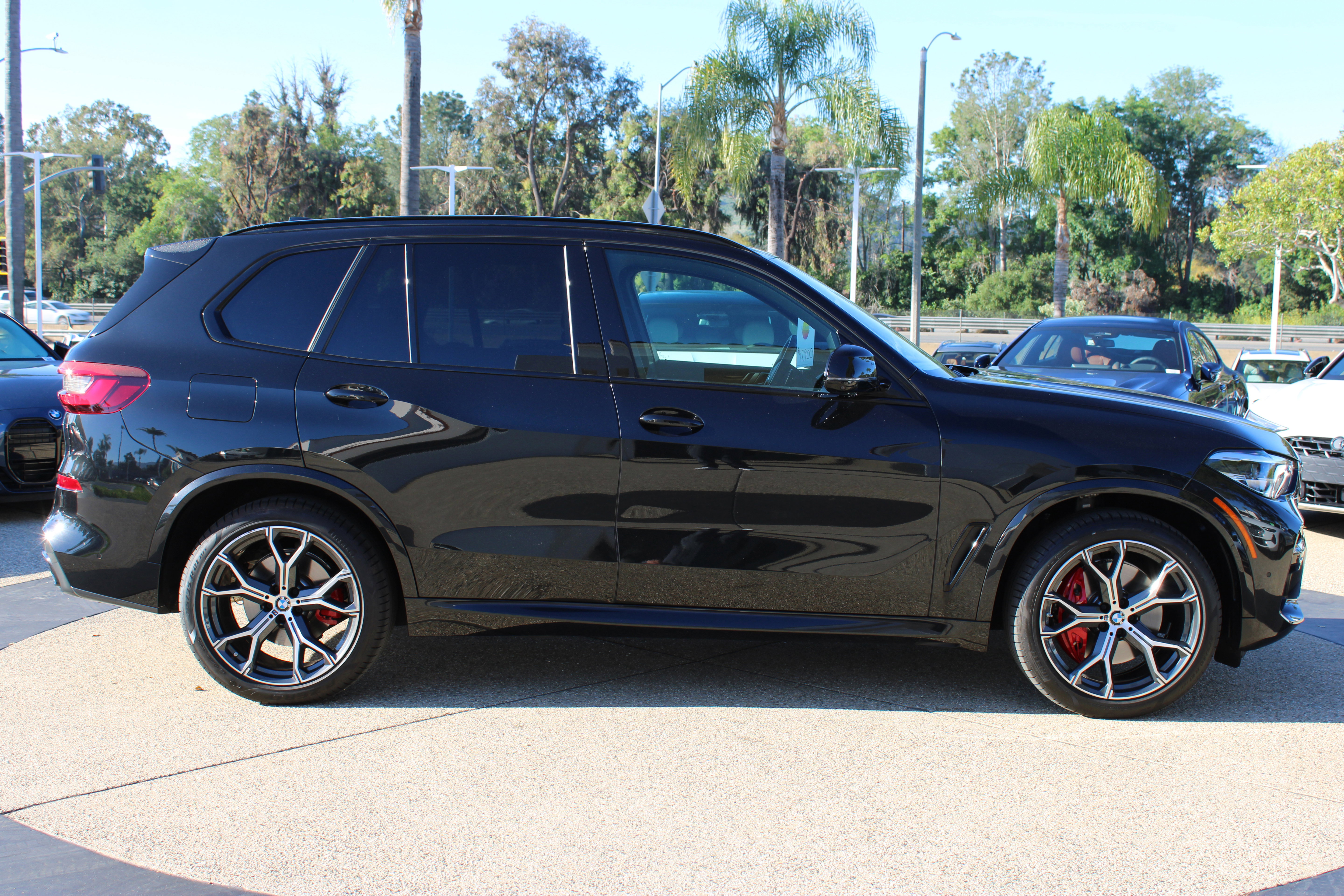 Used 2023 BMW X5 xDrive40i w/ M Sport Package image 7