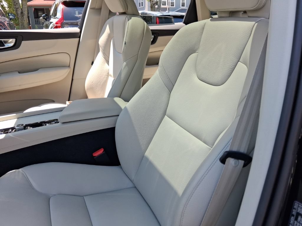 Certified 2024 Volvo XC60 B5 Core w/ Protection Package Premier AWD/4WD image 19