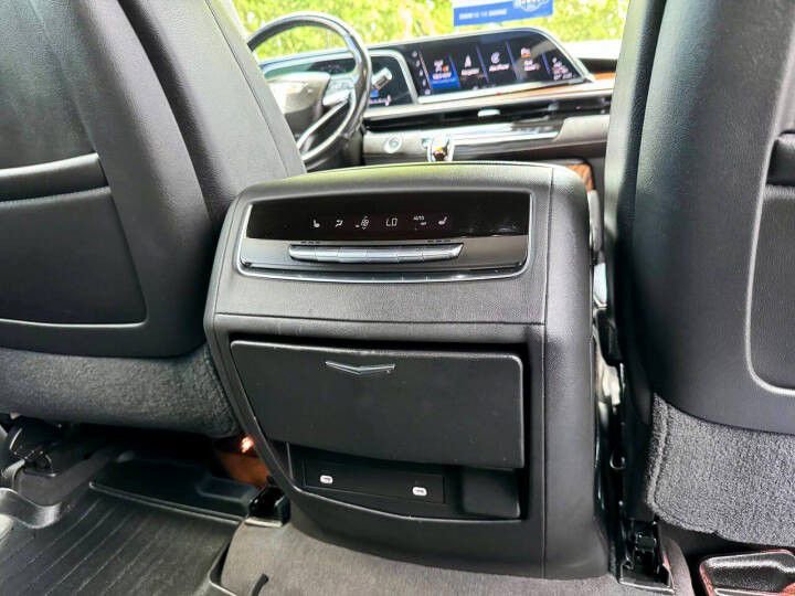 Used 2021 Cadillac Escalade Luxury image 17