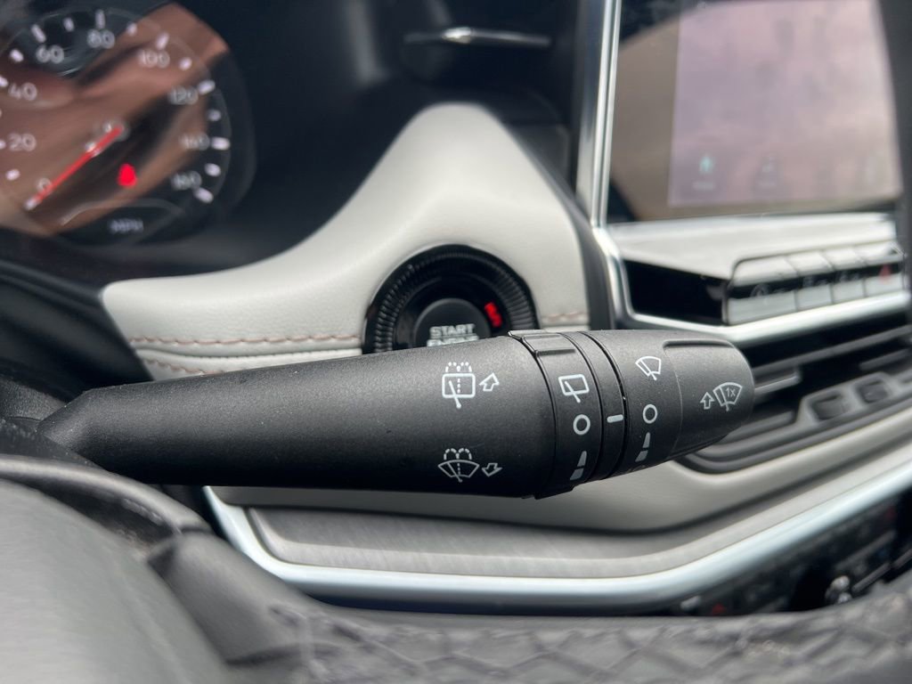 Used 2025 Jeep Compass Limited image 13