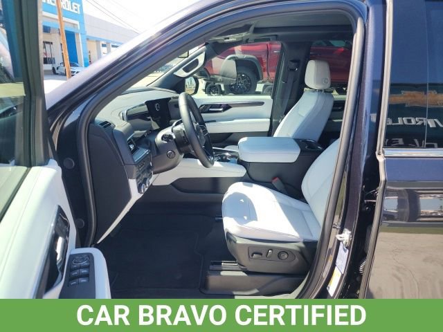 Used 2025 Chevrolet Suburban Premier w/ Sun And Tow Package AWD/4WD image 23