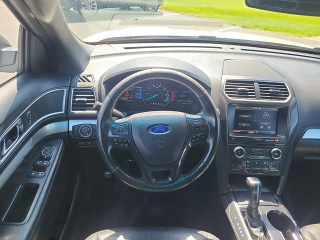 Used 2016 Ford Explorer XLT w/ Equipment Group 202A AWD/4WD image 11
