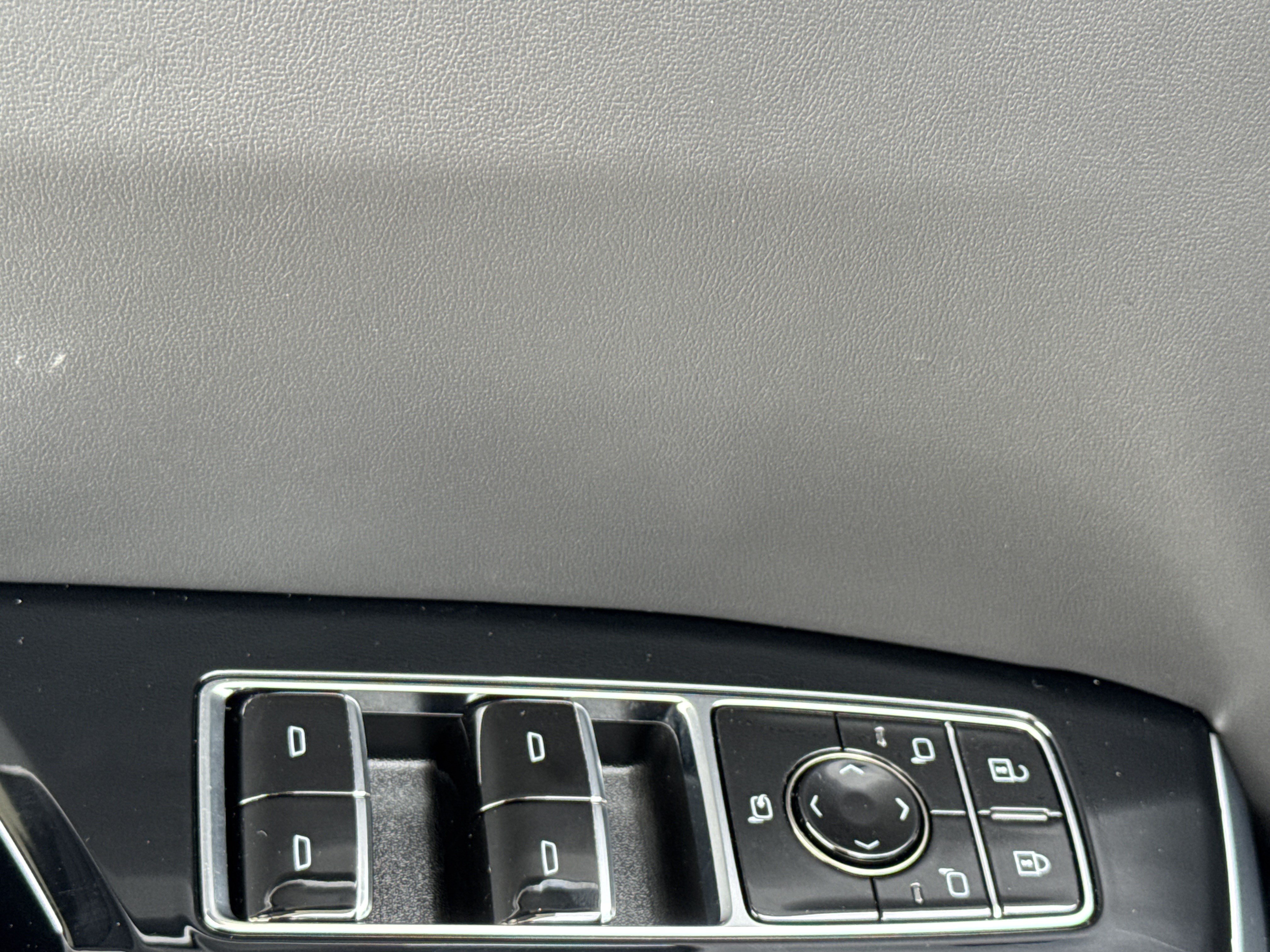Used 2025 Cadillac Escalade V w/ LPO, ONYX Package AWD/4WD image 15
