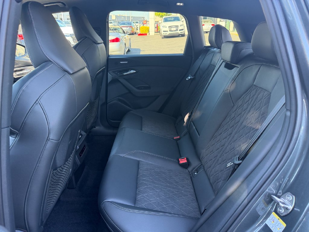 New 2027 Audi SQ6 e-tron Premium Plus AWD/4WD image 21
