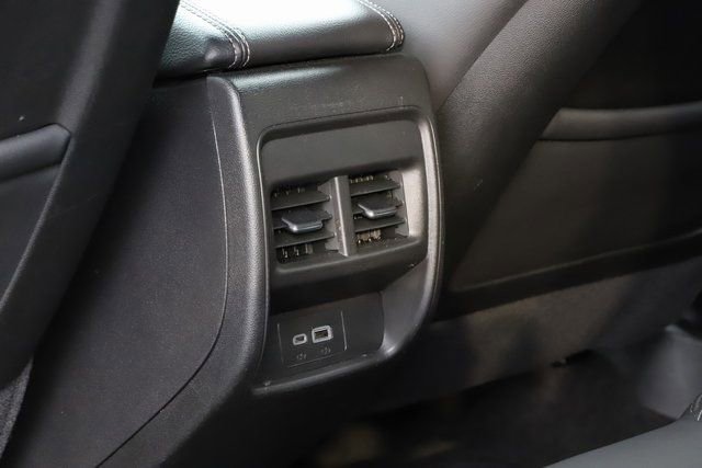 Used 2025 Cadillac XT4 Premium Luxury image 20