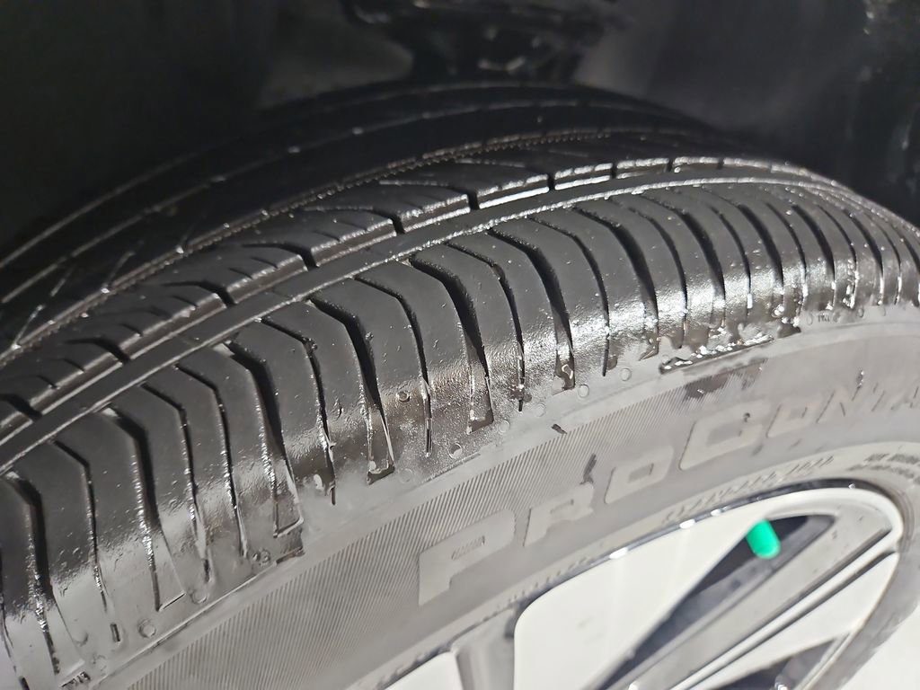 Certified 2024 Volkswagen Taos SE image 30