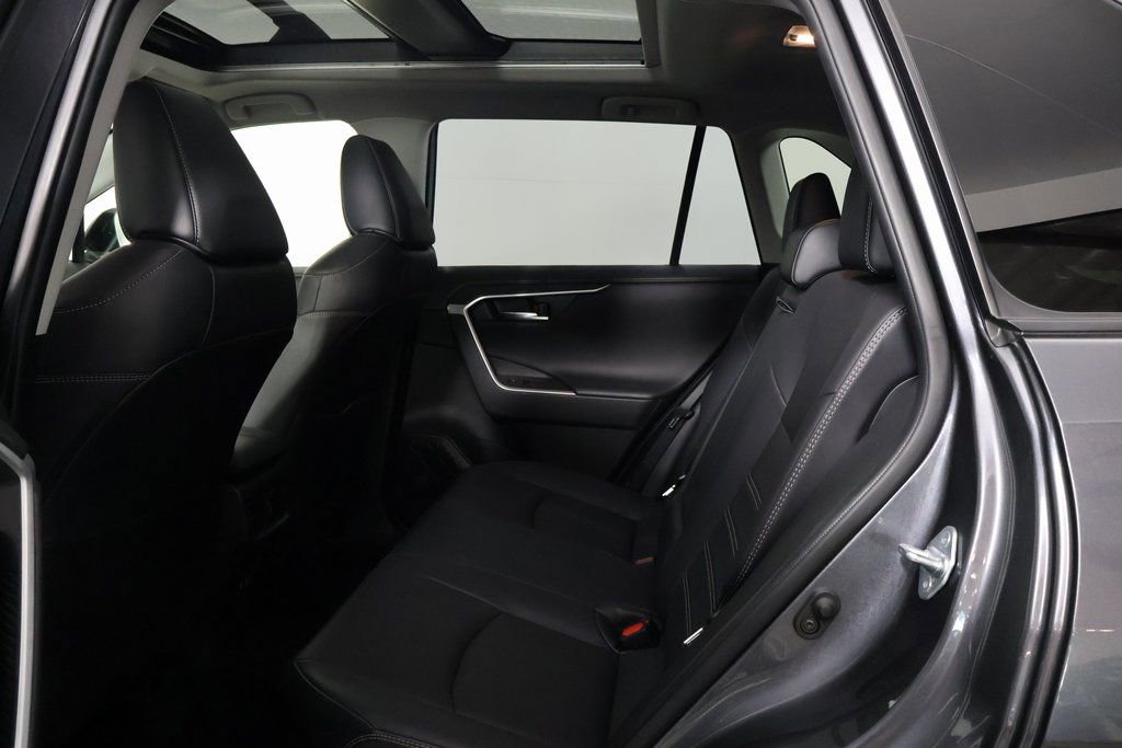 Used 2020 Toyota RAV4 Limited image 11