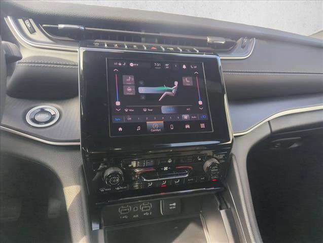 New 2025 Jeep Grand Cherokee Altitude image 9