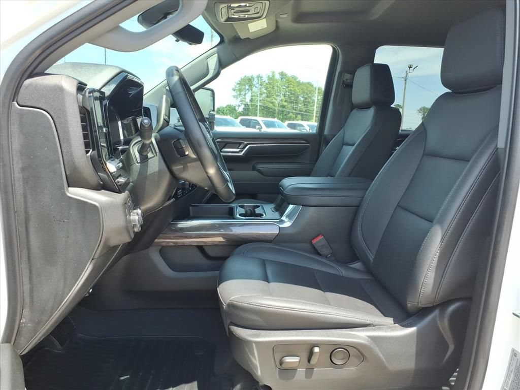 Used 2024 Chevrolet Silverado 2500 LTZ w/ LTZ Premium Package AWD/4WD image 17