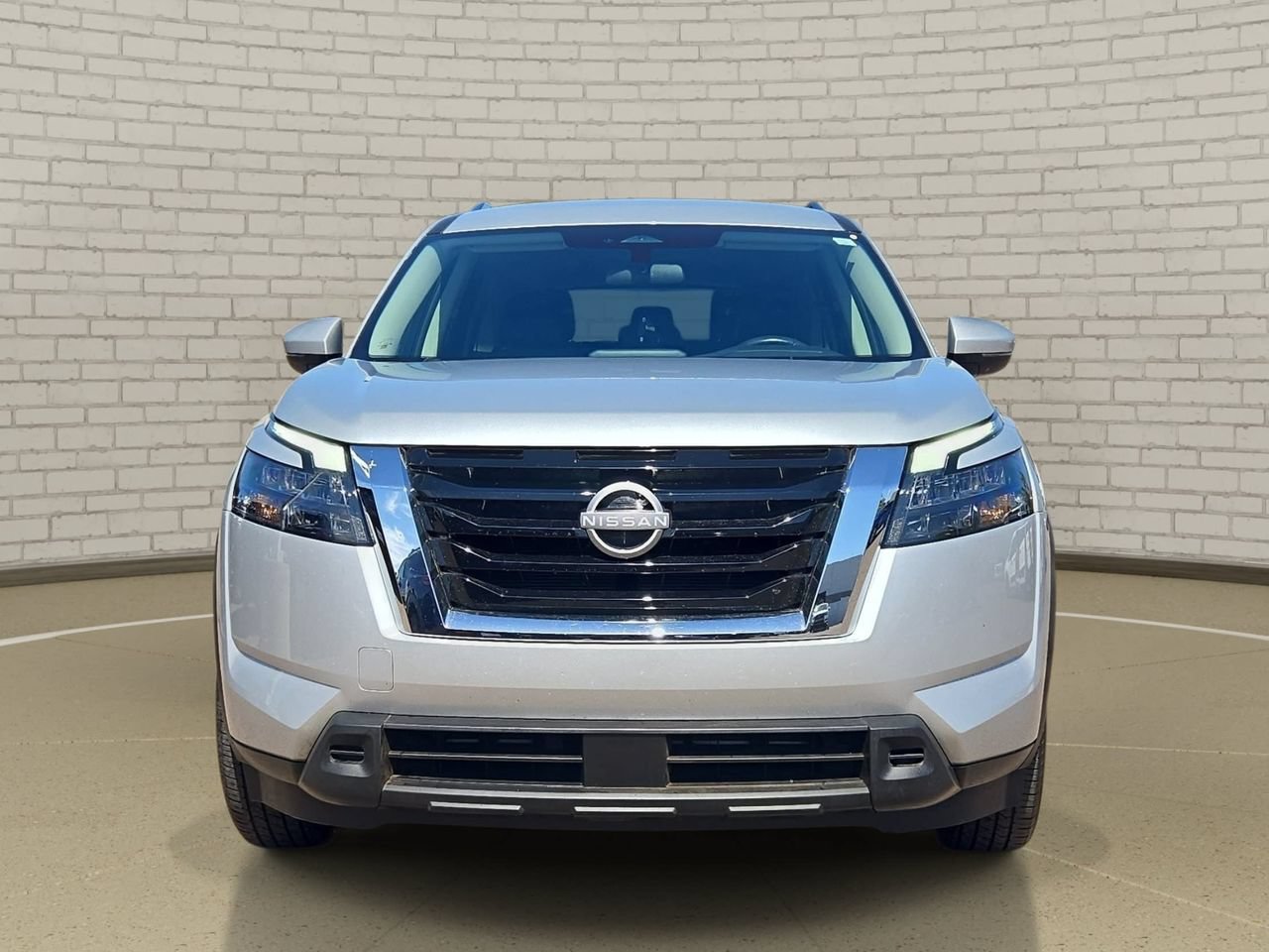 Certified 2025 Nissan Pathfinder SV FWD image 2