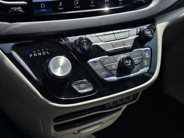 Used 2023 Chrysler Pacifica Touring-L image 12