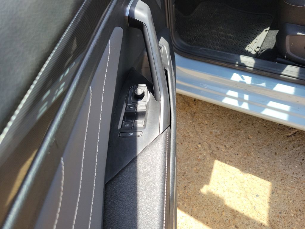 Used 2025 Volkswagen Jetta SEL FWD image 9