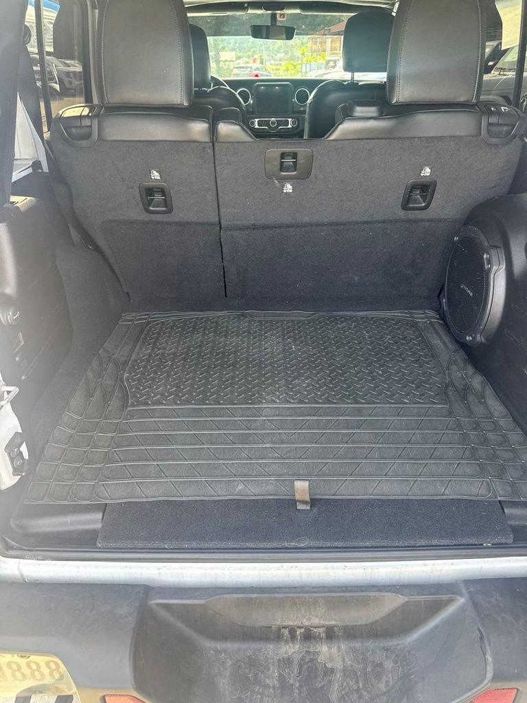 Used 2022 Jeep Wrangler Unlimited Sahara AWD/4WD image 16