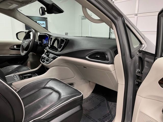 Used 2023 Chrysler Pacifica Limited FWD image 59
