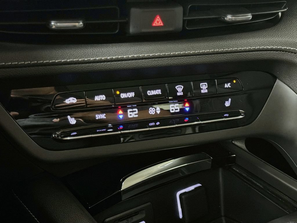 Used 2022 Buick Envision Essence w/ Technology Package I AWD/4WD image 18