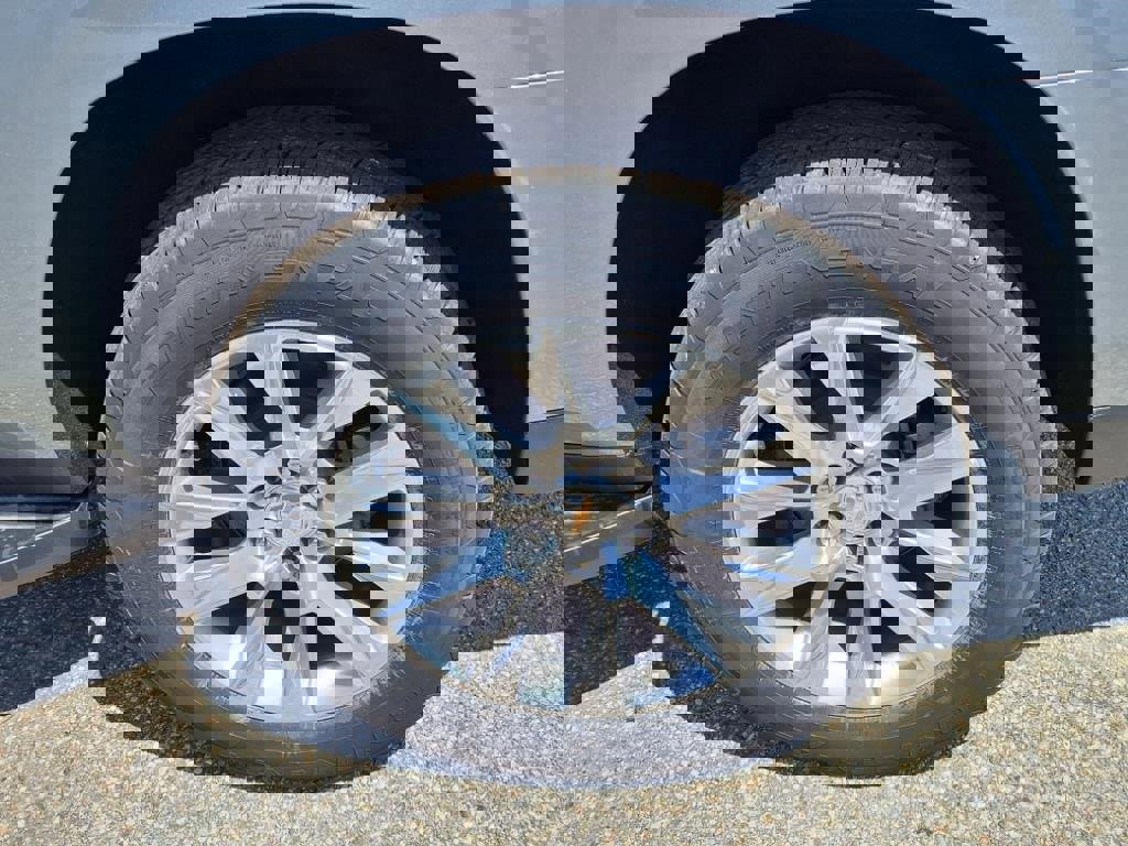 New 2025 Chevrolet Suburban Premier image 9