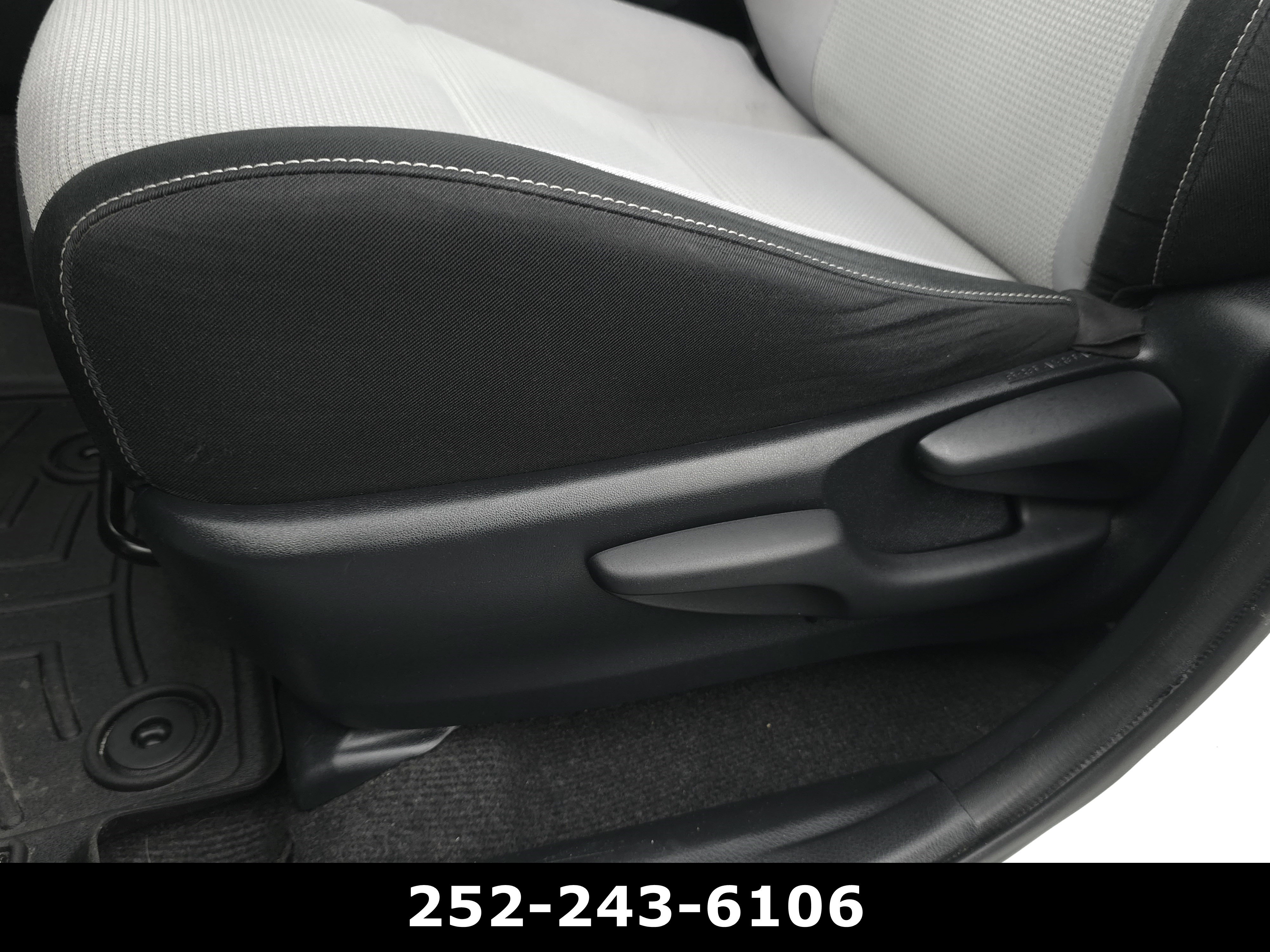 Used 2016 Toyota RAV4 XLE FWD image 11