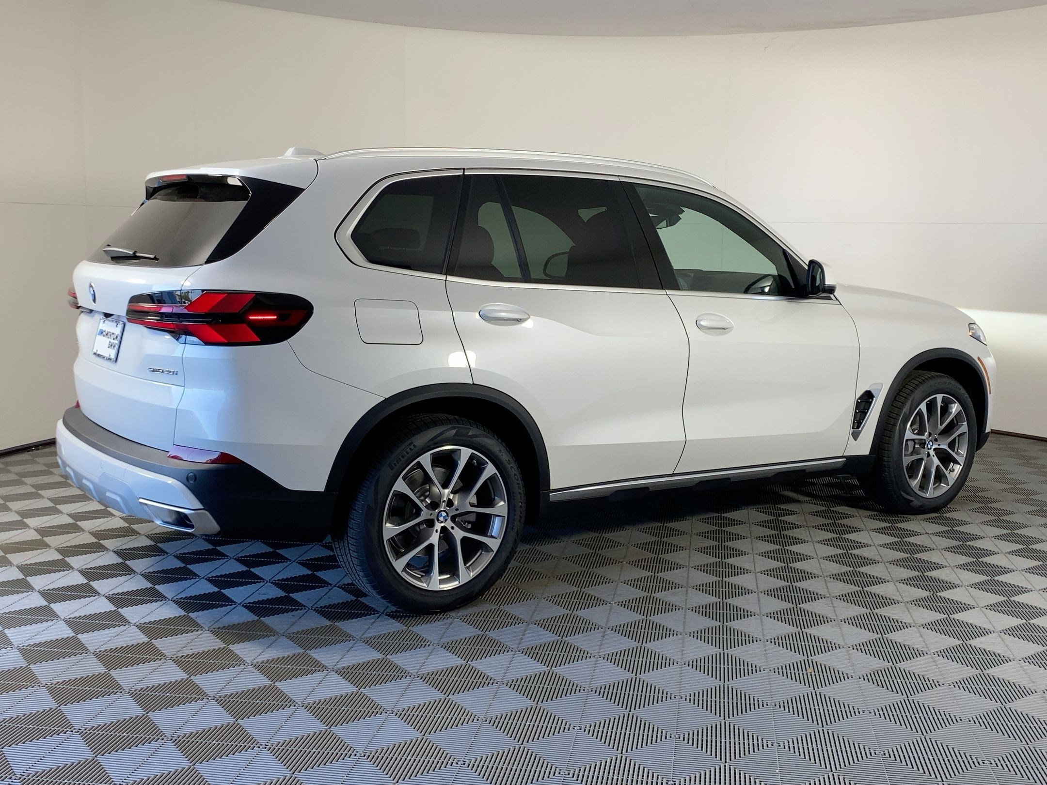 Used 2026 BMW X5 sDrive40i image 7
