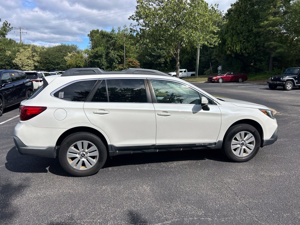Used 2019 Subaru Outback 2.5i Premium AWD/4WD image 2