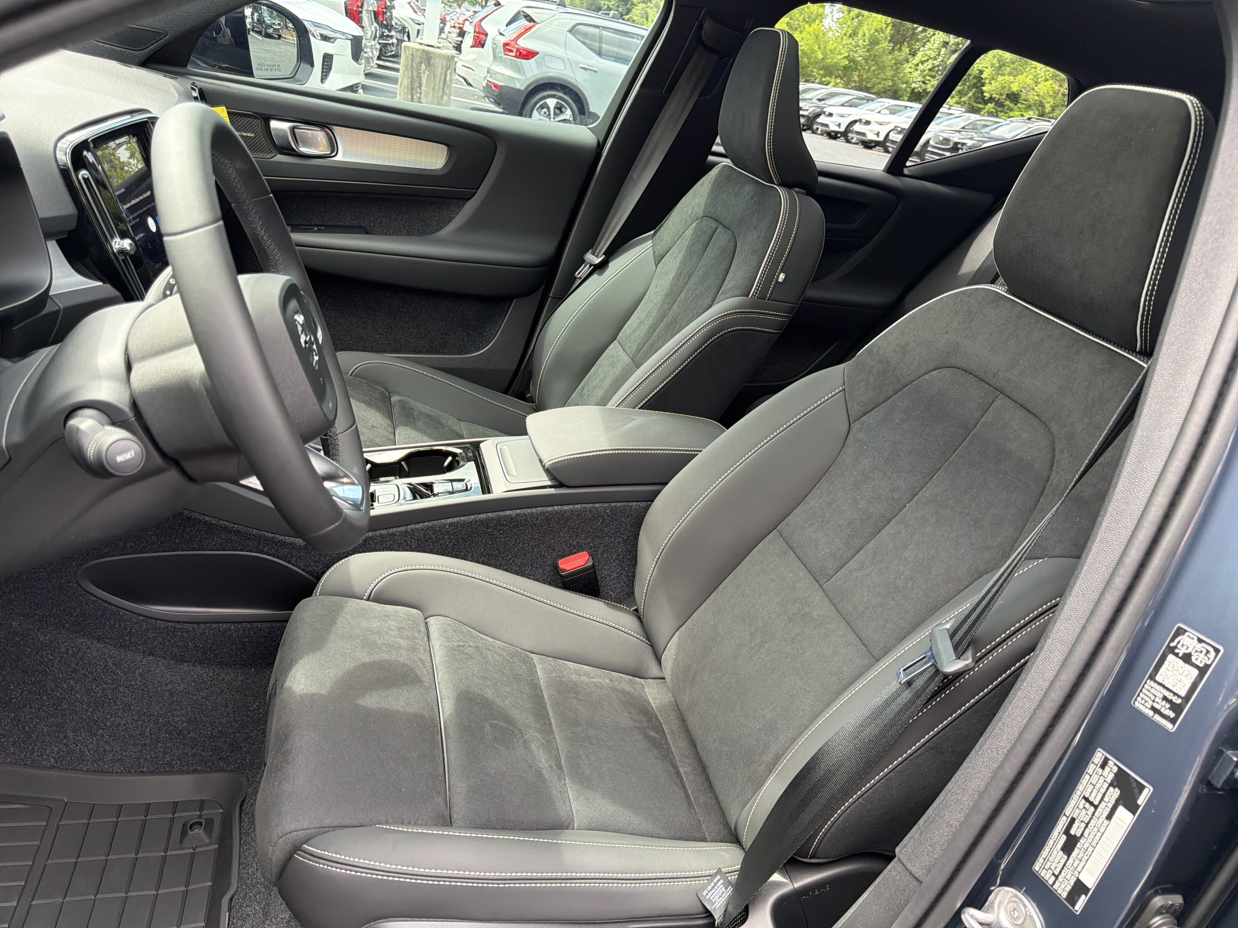 New 2026 Volvo XC40 B5 Ultra w/ Protection Package Premier AWD/4WD image 15
