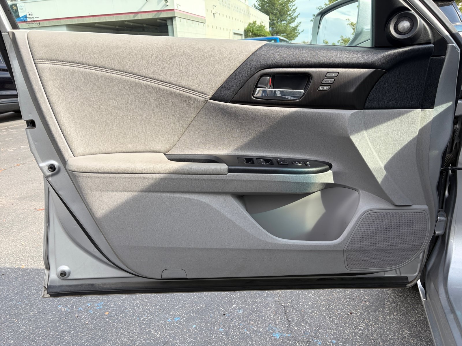 Used 2014 Honda Accord EX-L image 9
