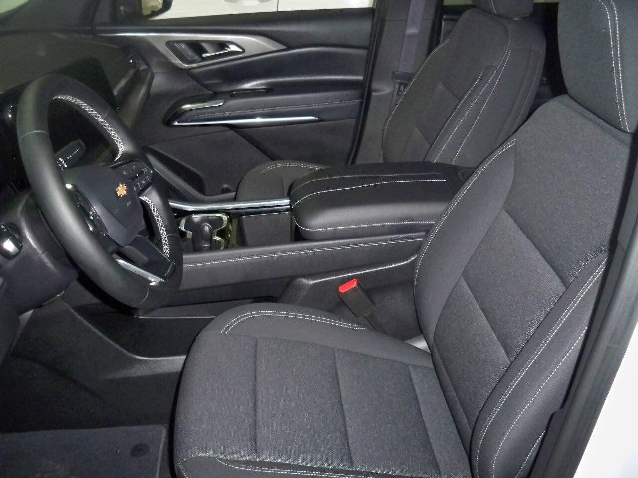 Used 2025 Chevrolet Traverse LT image 7