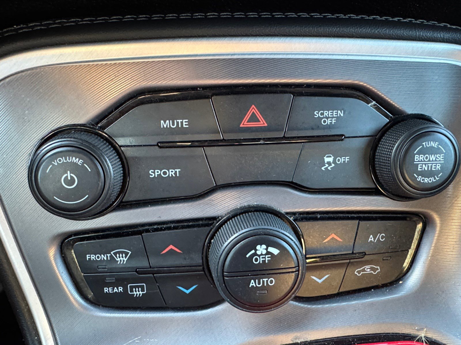 Used 2022 Dodge Challenger SXT image 18