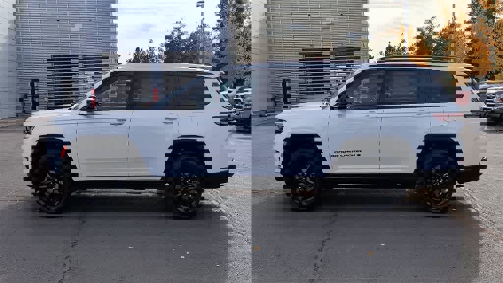 New 2025 Jeep Grand Cherokee L Limited w/ Luxury Tech Group II image 5