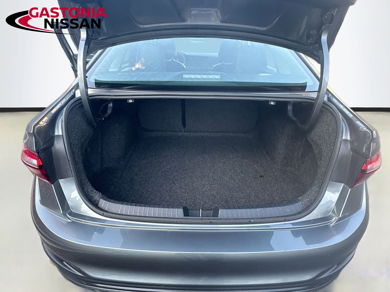 Used 2024 Volkswagen Jetta SE image 32