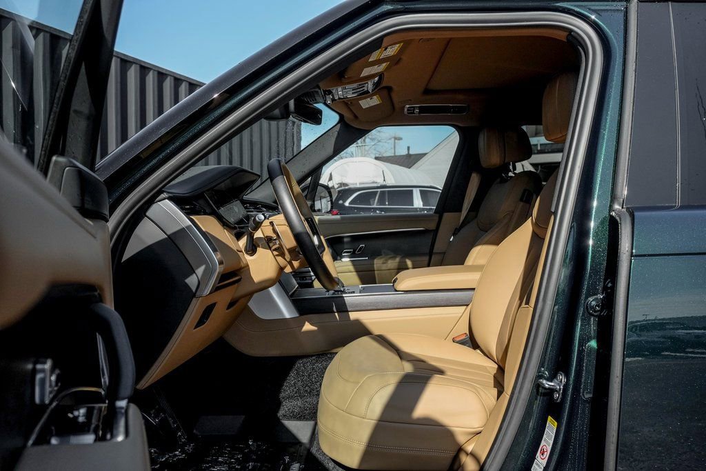 New 2026 Land Rover Range Rover Long Wheelbase SE AWD/4WD image 9