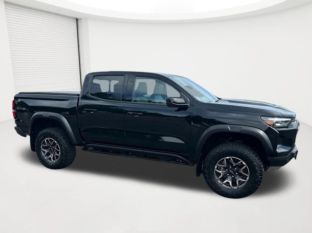 Used 2023 Chevrolet Colorado ZR2 w/ ZR2 Convenience Package III AWD/4WD image 3