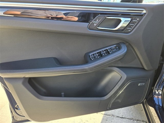 Used 2022 Porsche Macan image 19