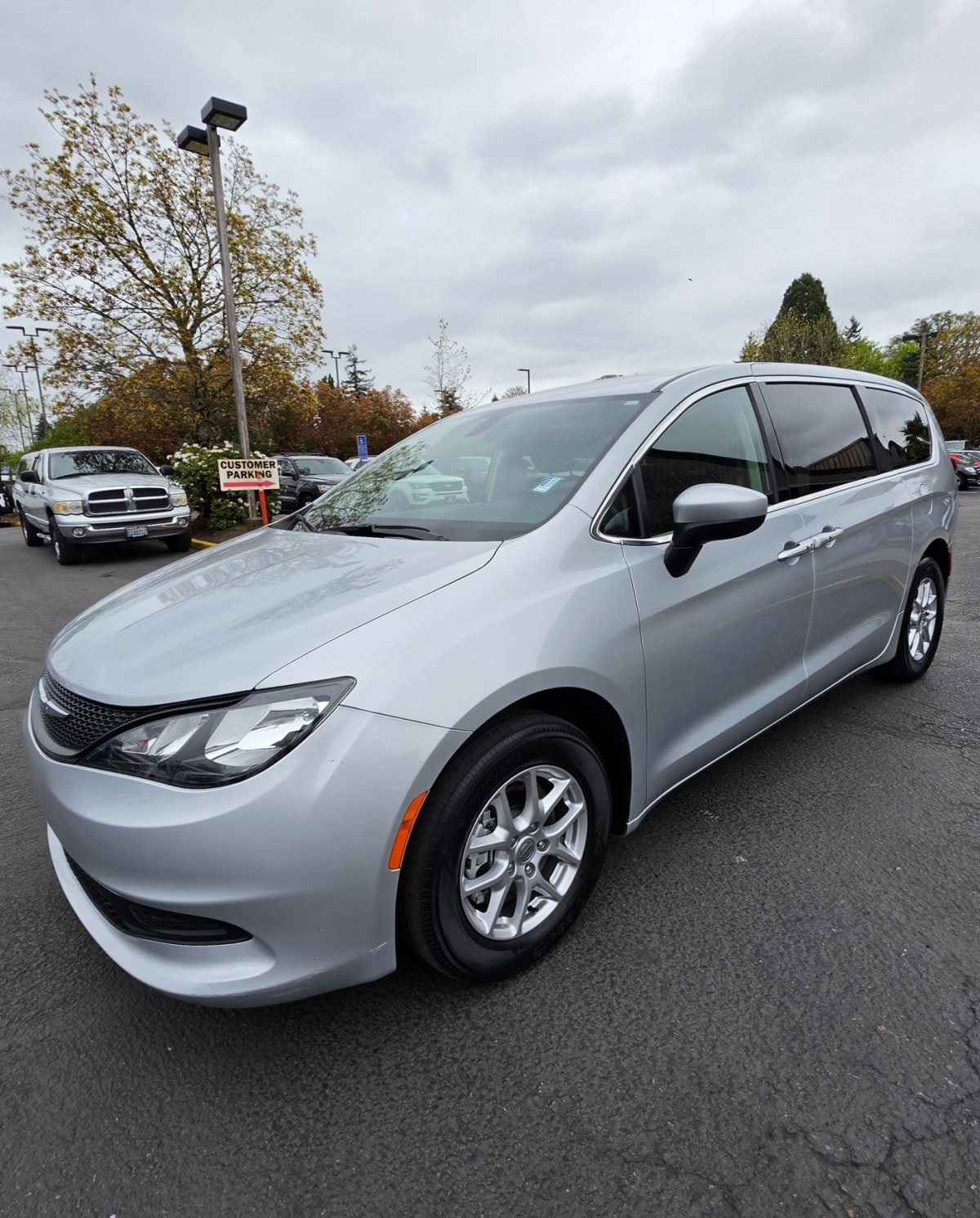 Used 2022 Chrysler Voyager LX