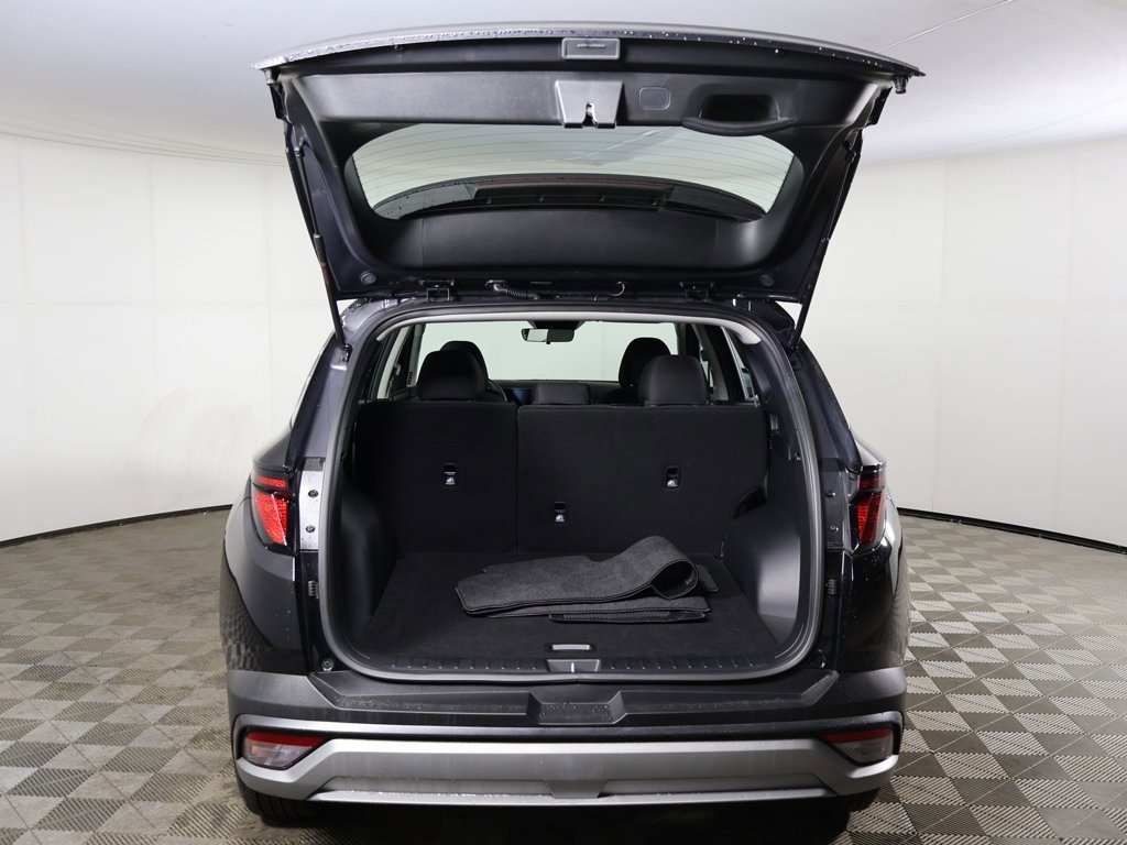Certified 2025 Hyundai Tucson SE image 13