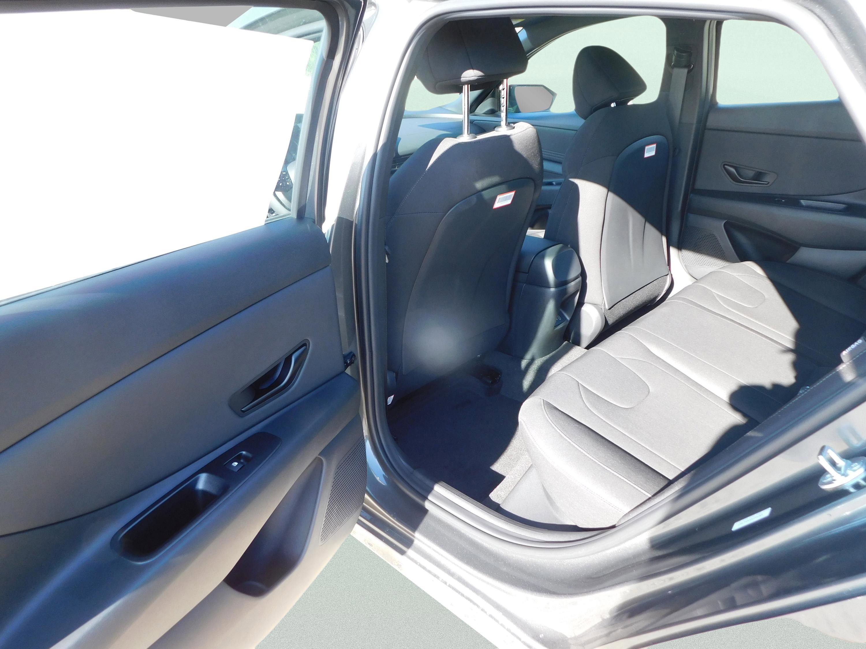 Certified 2025 Hyundai Elantra Sport FWD image 11